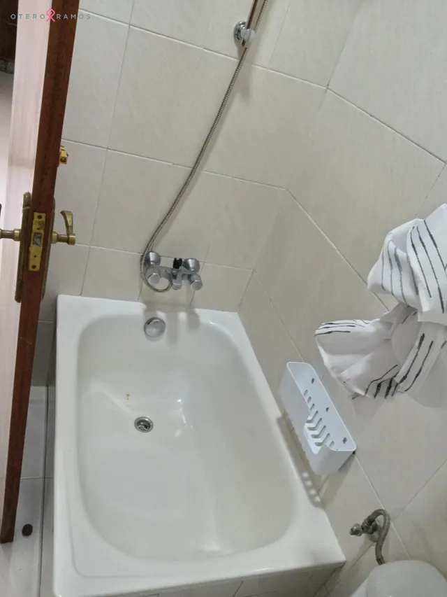 PISO EN ALQUILER EN RÚA ESPÍRITU SANTO, SANTIAGO — 30