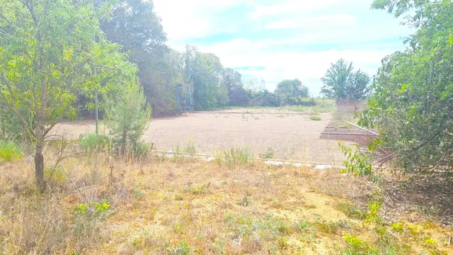 SAN MATEO DE GALLEGO,  PARCELA URBANA VALLADA de  1.860 m2. — 13