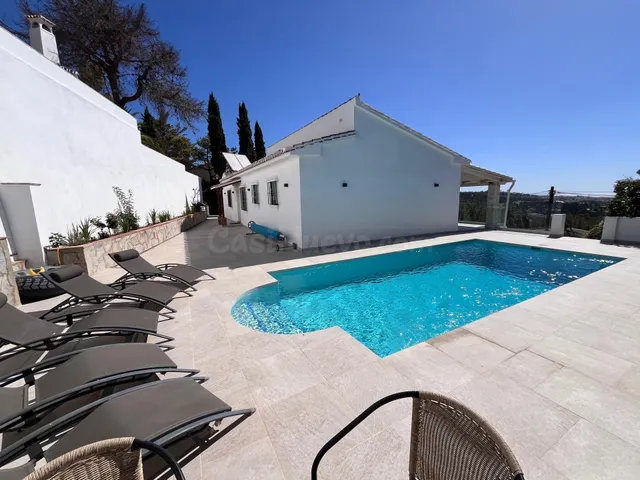 "Espectacular villa recientemente renovada con piscina y apa