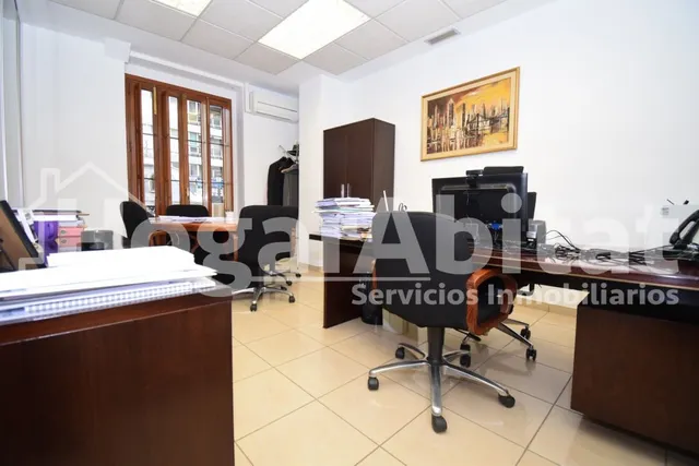 Despacho con varias oficinas en el centro — 6