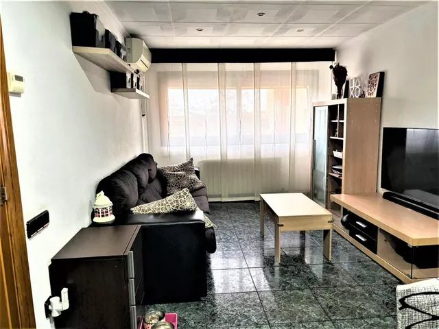 Piso para entrar a vivir. segundo sin ascensor. solo 10 vecinos — 6