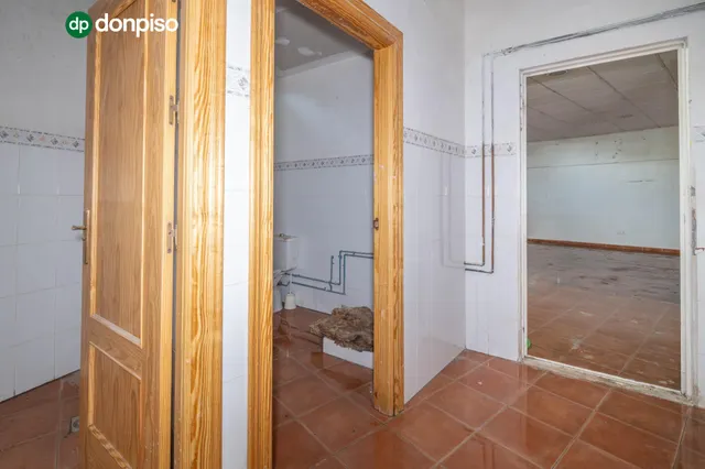 Amplio Local Comercial en Monachil - Oportunidad Única — 30