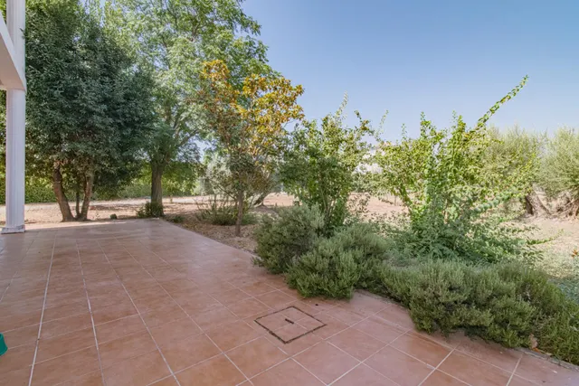 ¡Oportunidad Única! Se Vende Magnífica Casa en Esquina con Amplia Parcela — 43