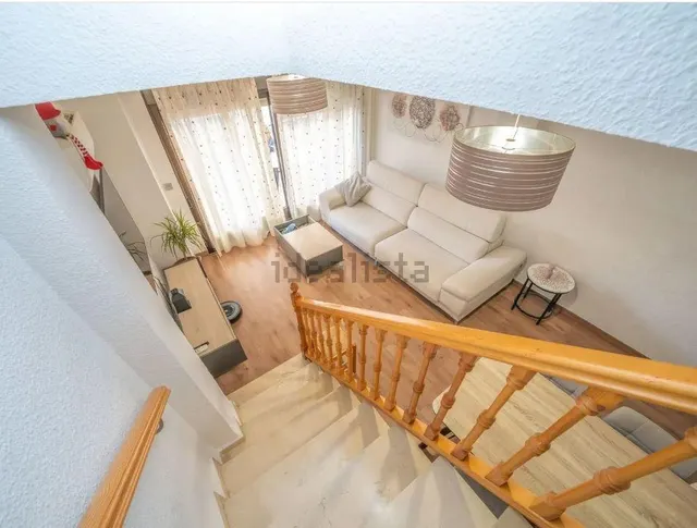 Duplex reformado junto al paseo marítimo y el parque Reina Sofía. — 16