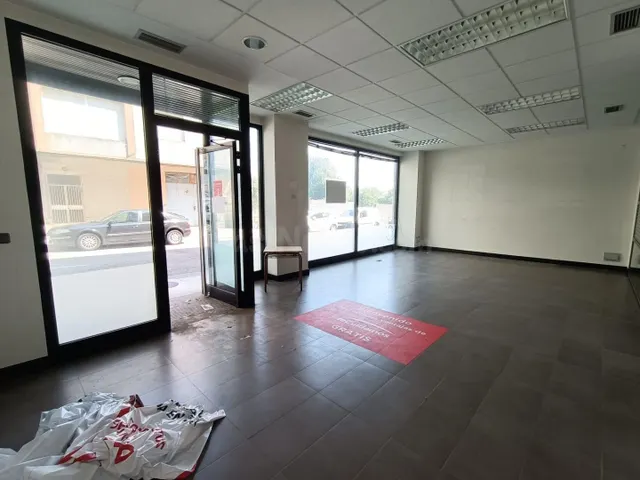 Local comercial 126m² en venta - O Burgo - Campus Universita - foto 2