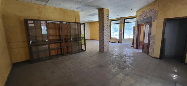 SE VENDE LOCAL COMERCIAL A 2 CALLES, CHAFLÁN EN ARQUITECTO VANDELVIRA. CON MULTITUD DE POSIBILIDADES — 9