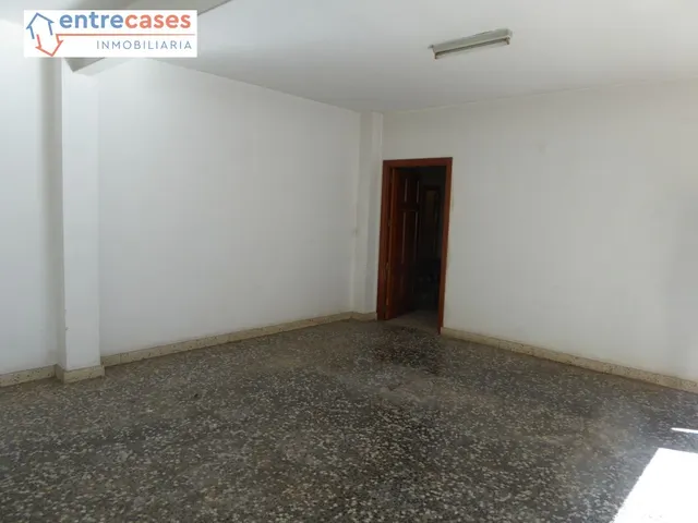 CASA A TRES ESQUINAS SITUADA A ESCASOS METROS DE LA IGLESIA DE LA ASUNCION. — 6