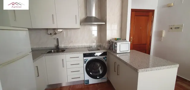 SE ALQUILA APARTAMENTO EN ZONA UNIVERSIDAD — 4