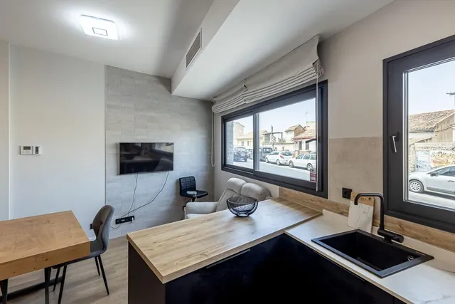 Estudio de reciente construcción con piscina, garaje y zonas comunes en Granada — 11