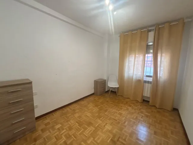 Poligono Residencial. Piso AMUEBLADO con 3 dormitorios y 2 baños . Piscina comunitaria. Garaje. — 14