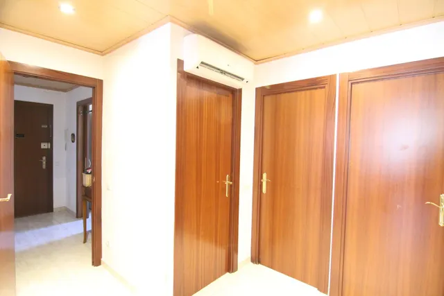 Amplio piso de 4 habitaciones con terraza y plaza de parking en la zona del lago de Olesa de Montserrat — 29
