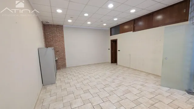 Local comercial en excelente estado en la zona del Antiguo Hospital de Gandia — 2