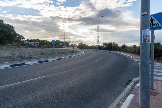 Te gustaria tener  un terreno rústico en  la misma carretera de Santa Pola donde pasar los domingos? parcela de 12.445 m2 — 9