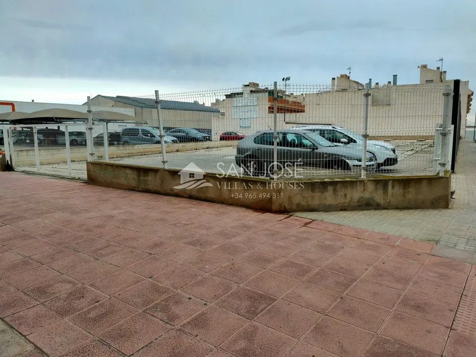OPORTUNIDAD SE VENDE Y SE ALQUILA SOLAR PARA MUCHOS USOS CERCA DE SUPERMERCADOS EN ASPE
