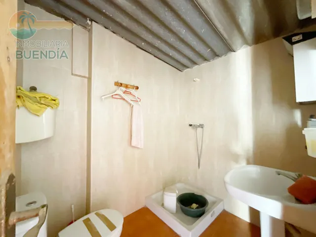 FANTASTICO LOCAL COMERCIAL A TAN SOLO 120M DE LA PLAYA — 8