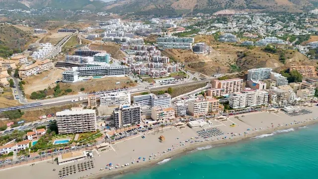 Fuengirola, Zona Higuerón -  Ático 3 Dormitorios, 2 plazas Garaje, Trastero, Piscina Comunitaria — 25