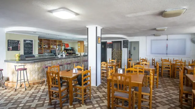 Local en Petrer zona Salinetas montado para empezar tu nuevo negocio — 2