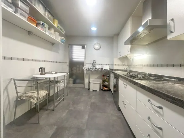 Bonito y amplio piso en venta en la calle Acadèmia, Lleida –