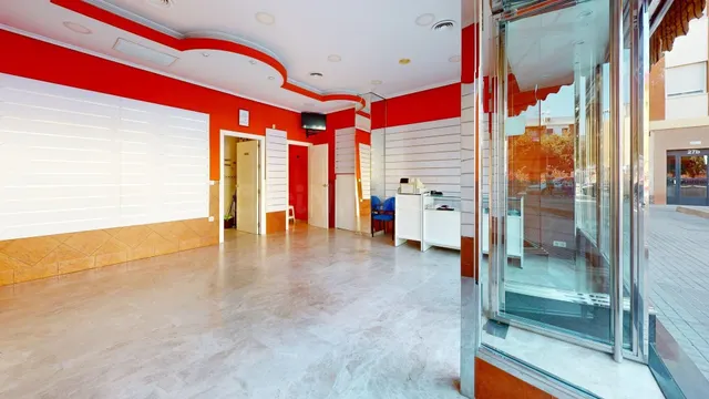 LOCAL COMERCIAL CON MAS DE CINCO METROS DE FACHADA, EN CTRA. - foto 3