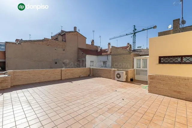 Ático dúplex junto Alhamar con 2 garajes y 2 trasteros — 2