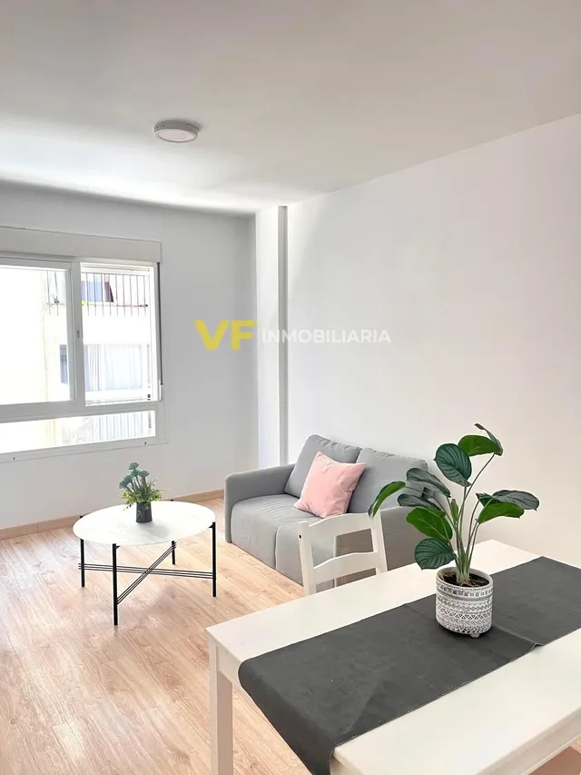 ¡Vive cómodo, vive bien: Apartamento reformado junto al Hospital Civil! — 6