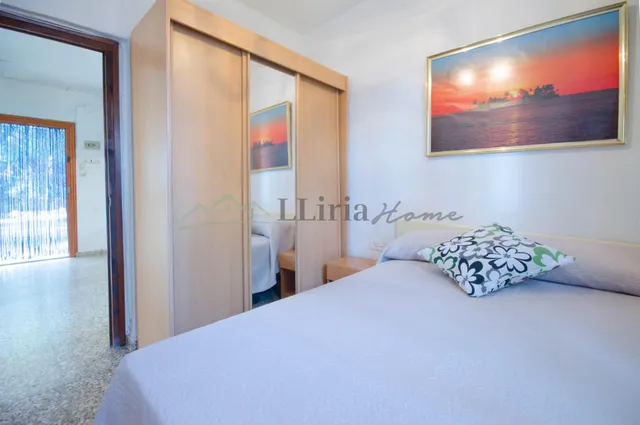 Ref. 04405.- EXCLUSIVA.- Chalet independiente con piscina en Urb. Camp Llíria. — 23