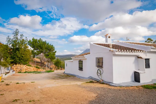 VENTA DE FINCA RUSTICA EN LA ZONA DE LA SIERRA DEL TORCAL — 11