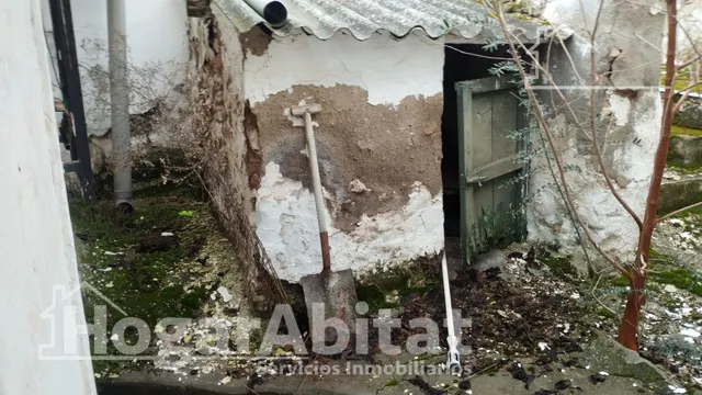 ¡GRAN OPORTUNIDAD! ECONÓMICA Y AMPLIA CASA CON GARAJE — 36