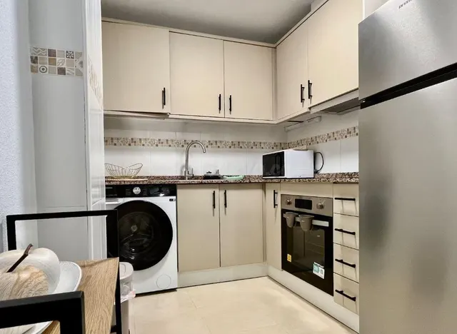Apartamento con piscina comunitaria, Alicante, Torrevieja. 2 habitaciones, 53 m2, 1,4 kilómetros del mar — 19