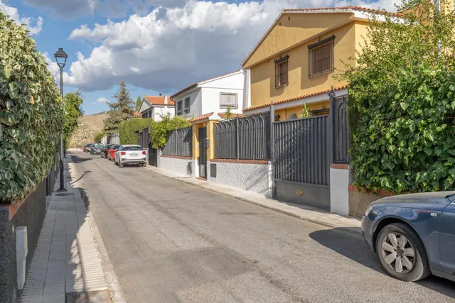 CHALET CON PISCINA Y JARDÍN A SOLO 10 MINUTOS DE GRANADA — 8