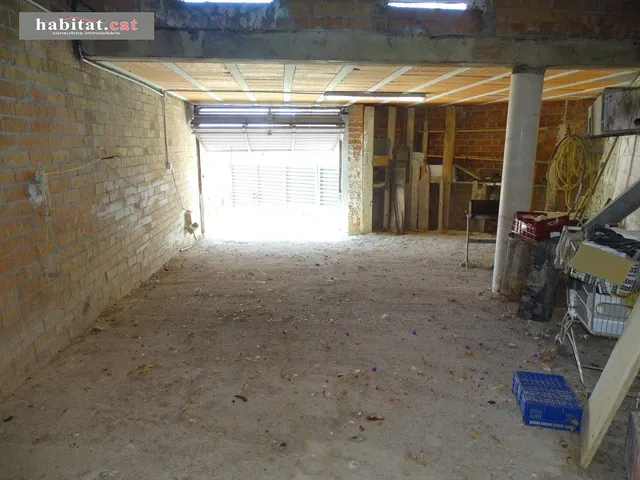 CASA UNIFAMILIAR ESQUINERA EN PARCELA 618M2 — 12
