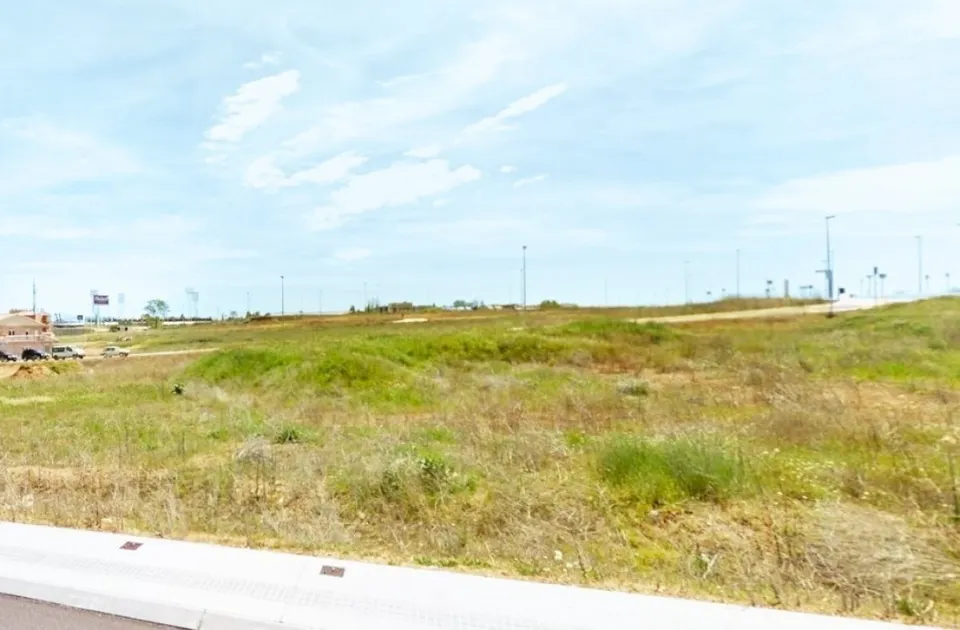 Urbis te ofrece una parcela de suelo urbano en venta en Villares de la Reina, Salamanca.