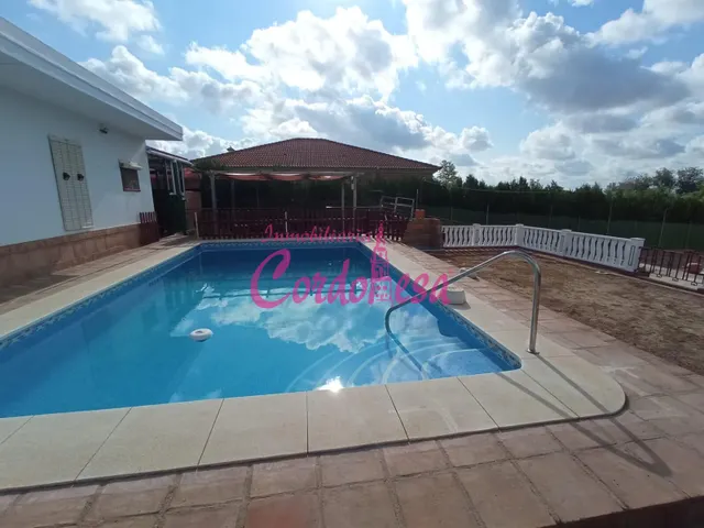CASA CON TERRENO, GARAJE Y PISCINA EN EL HIGUERON — 2