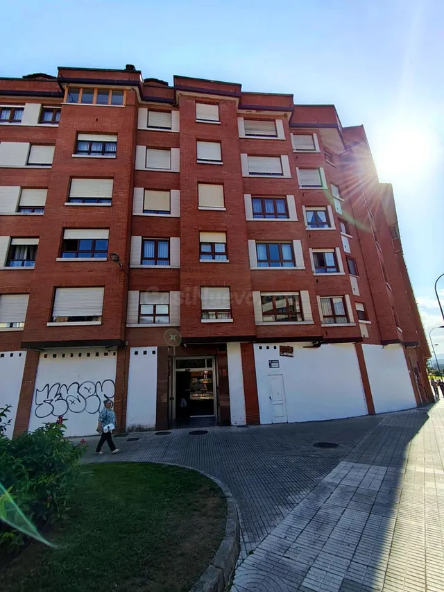 Piso exterior de 2 habitaciones con garaje y trastero en La 