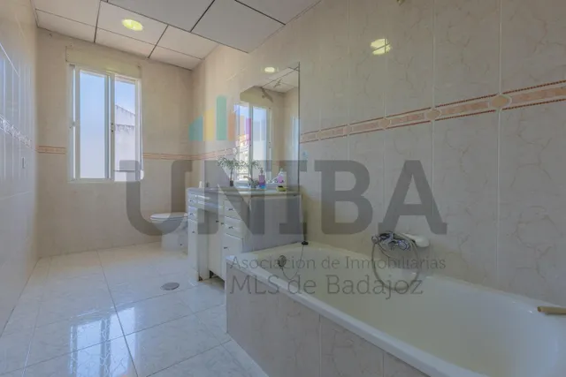 Casa en san roque con cochera y amplia terraza — 14