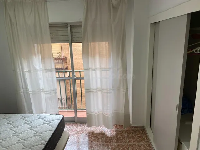 SE ALQUILA UN PISO  CERCA DE LA UNIVERSIDAD DE LA MERCED — 2