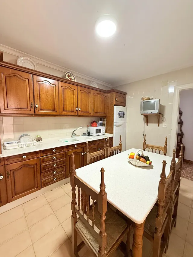 PISO CÉNTRICO 4 DORMITORIOS Y DOS BAÑOS - foto 3
