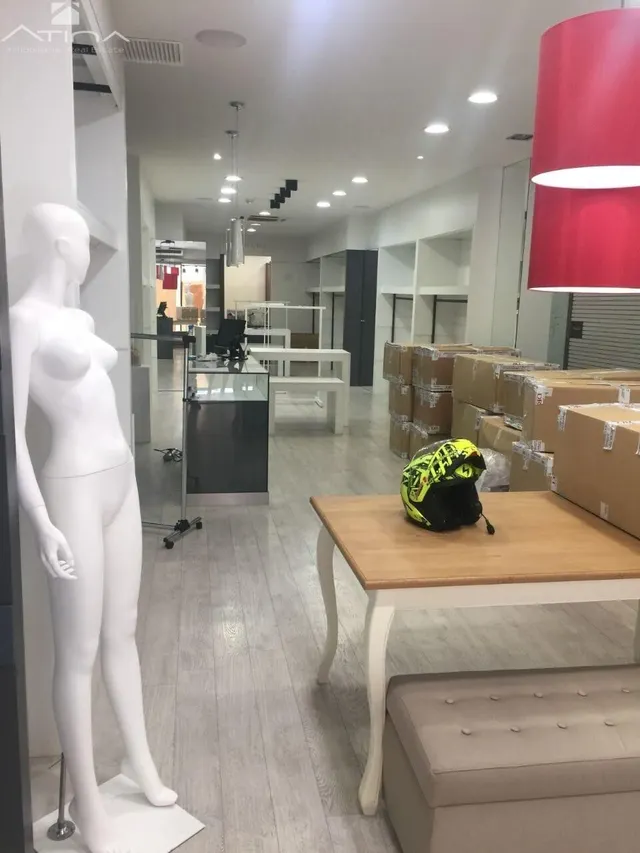 Amplio local comercial en el centro de Gandia — 8