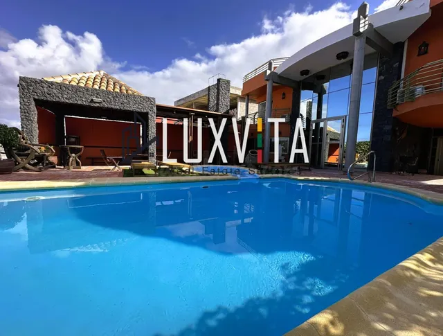 Exclusiva villa de lujo en El Madroñal – Tu oasis privado en