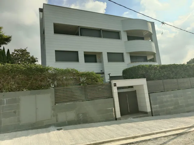 Exclusiva villa de lujo en Ciutat Diagonal, Esplugues de Llobregat, con vistas panorámicas a Barcelona y al mar — 6