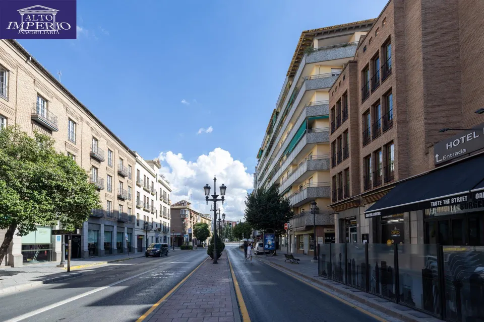 Piso y cochera en venta junto Acera de Darro.