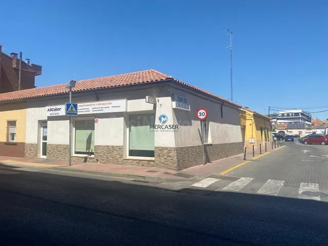 Local comercial en alquiler, situado en calle Ferraz. Alcala