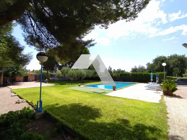 Chalet en venta — 24