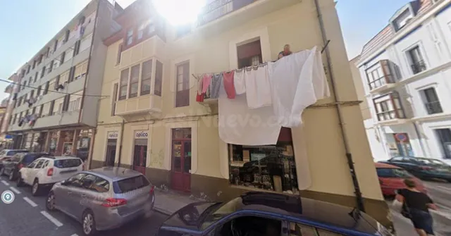 Se vende piso OKUPADO en Calle Rentería Reyes 10 de Santoña,