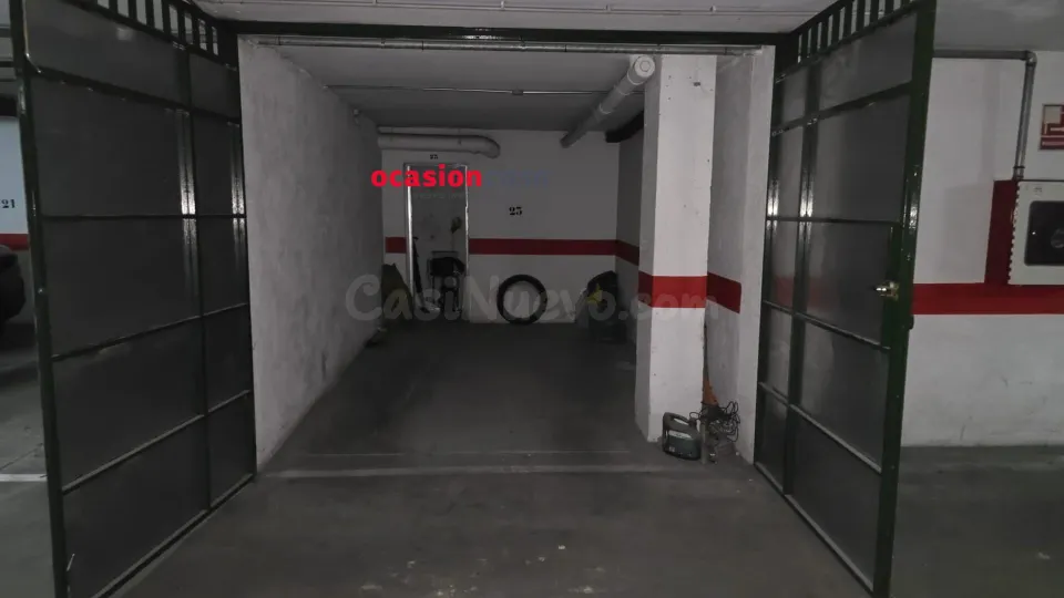 COCHERA CERRADA CON TRASTERO