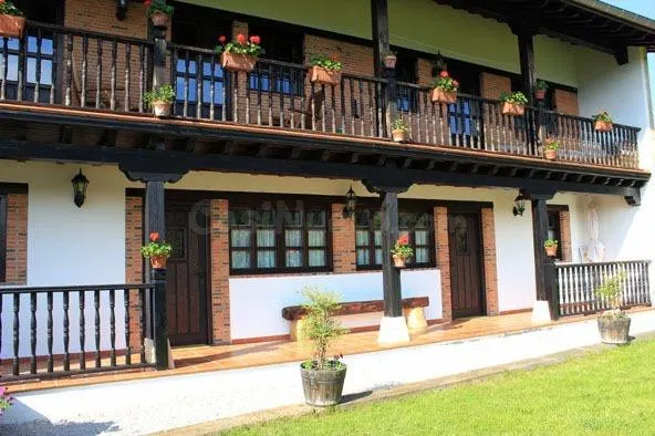 POSADA CON MUCHO ENCANTO EN CABUÉRNIGA.- — 2