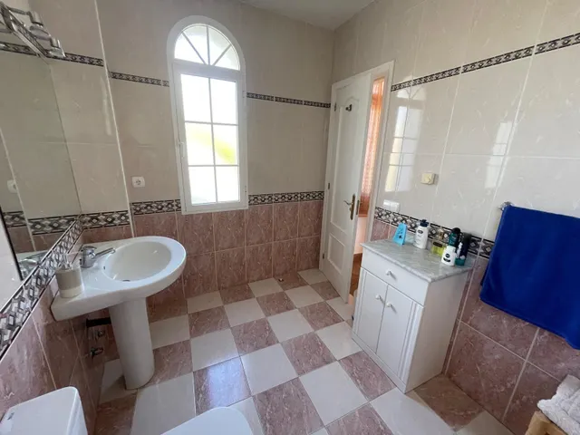 Exclusiva villa en Mijas Golf con vistas a la montaña y piscina privada — 48