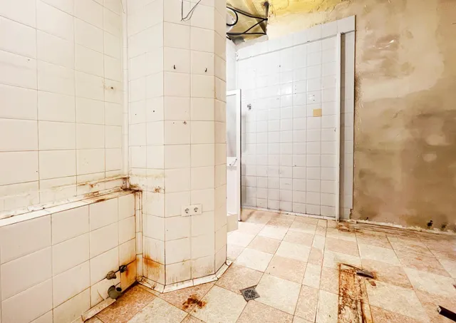 LOCAL COMERCIAL EN CÁDIZ CON MUCHAS POSIBILIDADES — 20