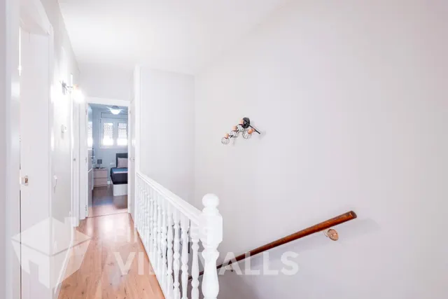 Casa esquinera con jardín privado y estilo inigualable — 29