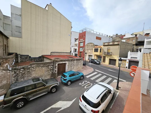 Se vende casa en casco antiguo de Oropesa, detrás del ayuntamiento. Casa con fachada a 3 calles — 34
